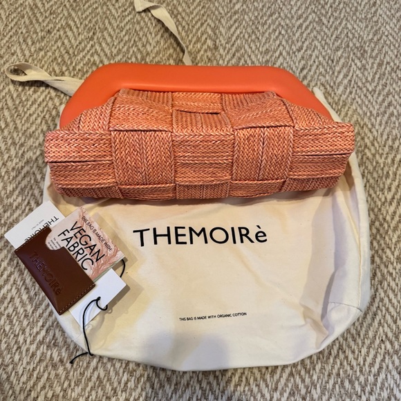NWT THEMOIRE Tia Weaved Straw Clutch Bag Apricot - Picture 2 of 5